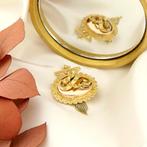Bicolor gouden oud Hollandse broche van een mutsenbel | A..., Overige merken, Goud, Gebruikt, Ophalen of Verzenden