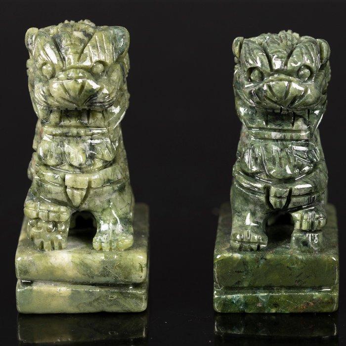 Paar Chinese Wachtersleeuwen in jadegroen – met de hand, Verzamelen, Mineralen en Fossielen