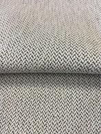 Hoogwaardig, wit roomkleurig geweven stof op een bosgroene