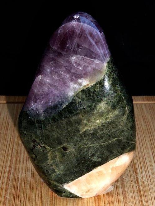LAVENDEL ANHYDRIET met insluitsels van DIOPSITE / MICA en, Verzamelen, Mineralen en Fossielen
