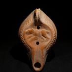 Laat-Romeins / Vroeg-Byzantijns Terracotta Olie-lamp met een