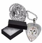 Aluminium plectrum ketting met de afbeelding van Witte Uil, Verzamelen, Ophalen of Verzenden, Nieuw