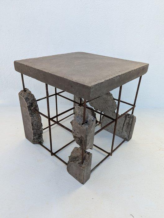 Wallavibe - D.B - Tafelstandaard - Cubo M - Staal,, Antiek en Kunst, Curiosa en Brocante