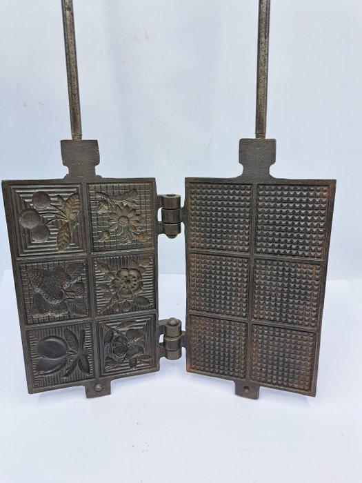 Antiek Wafelijzer - Werktuig Antiek, Antiek en Kunst, Antiek | Keukenbenodigdheden