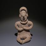 Colima, Westkust Mexico Terracotta Zittend figuur. 8,5 cm H.