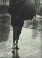 C. Rönsberg - Dame hinter aufgespantem Regenschirm