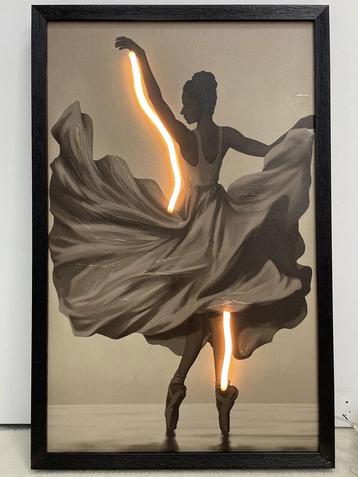 Neon Art Woman Dancing Energy beschikbaar voor biedingen