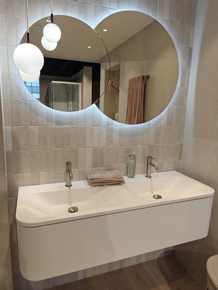 Badmeubel afgerond mat wit 130cm - 16 PKW, Huis en Inrichting, Badkamer | Badkamermeubels, Wastafelkast, Nieuw, 100 tot 150 cm