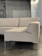 Design on Stock Bloq + Hocker | Beige (NIEUWSTAAT), Huis en Inrichting, 250 tot 300 cm, Hoekbank, Ophalen of Verzenden, Zo goed als nieuw