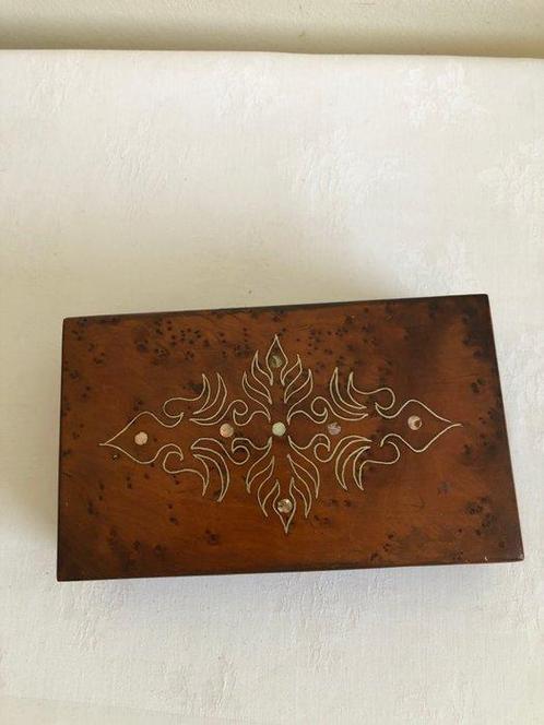 Doos - Knoesthout - Burrhout met ingelegde decoratie, Antiek en Kunst, Curiosa en Brocante