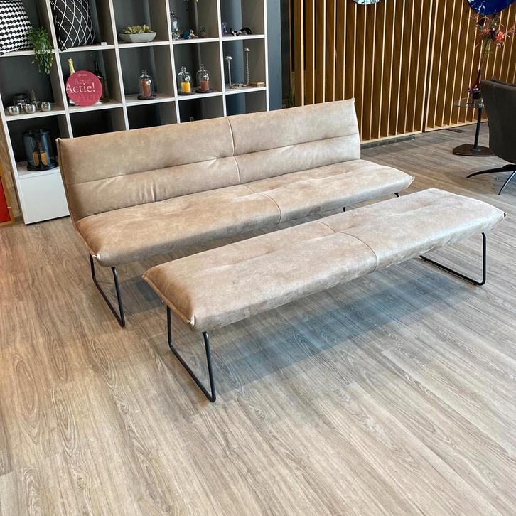 Showroommodel - Koinor Essay eetkamerbank set, Huis en Inrichting, Complete eetkamers, Minder dan 4 stoelen, Nieuw, Ophalen