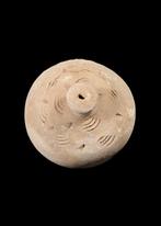 Byzantijns Keramiek Handgranaat met gegraveerde versiering