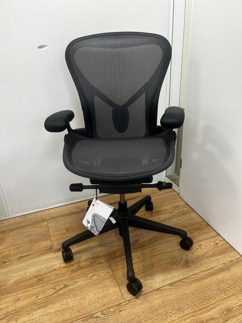 Herman Miller Aeron Remastered Posturefit - Als Nieuw, Huis en Inrichting, Bureaustoelen, Bureaustoel, Zwart, Zo goed als nieuw
