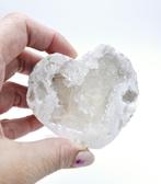Bergkristal Kwarts Geode Hart (zie filmpje), Verzamelen, Mineralen en Fossielen, Ophalen of Verzenden