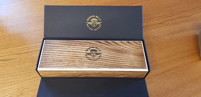 Memphis Belle - Classics GMT - Heren - 2024, Sieraden, Tassen en Uiterlijk, Horloges | Heren
