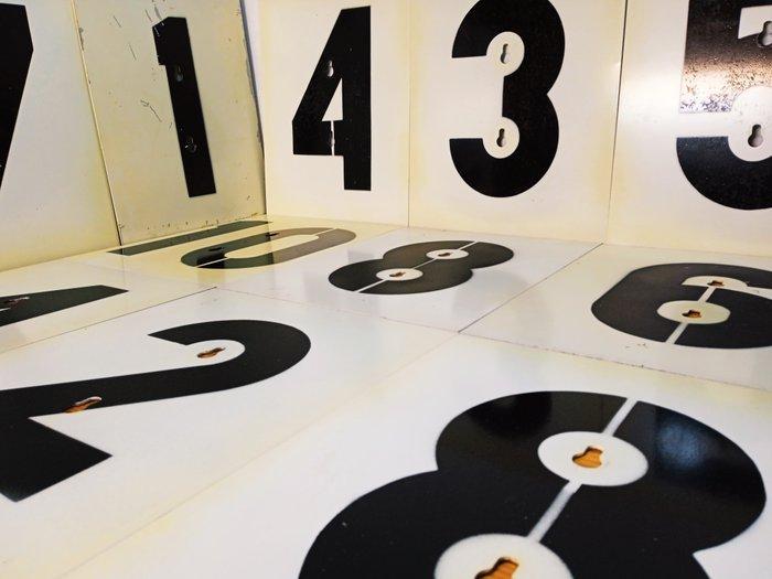 Reclamebord (12) - Vintage tramnummer - Aluminium, Antiek en Kunst, Antiek | Wandborden en Tegels