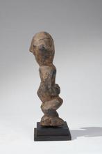Een houten beeldhouwwerk - Montol - Nigeria (Zonder