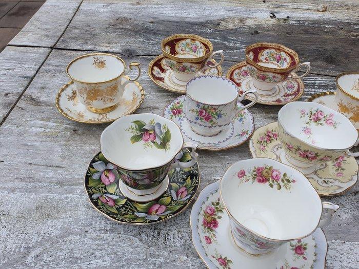 Royal Albert - Kop en schotel (9) - Antoinette en andere -, Antiek en Kunst, Antiek | Meubels | Tafels