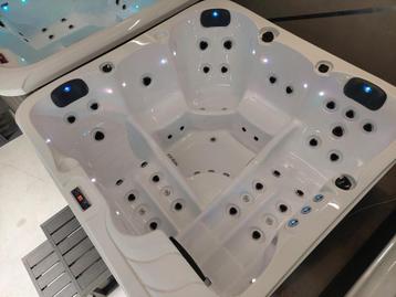 Extra zuinige 5 persoons Jacuzzi, All-in prijs! Royalty Spas