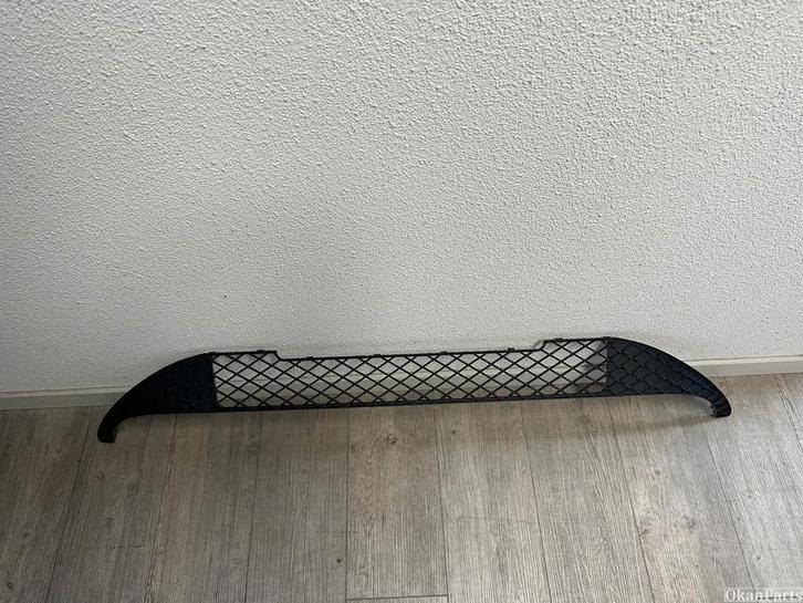 Mercedes-Benz A-klasse W176 onder Grille A1768850022, Auto-onderdelen, Carrosserie en Plaatwerk, Gebruikt, Mercedes-Benz, Voor