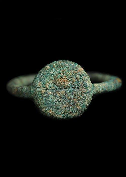 Bactrian Brons Ring met ronde bezel (Zonder Minimumprijs), Antiek en Kunst, Antiek | Overige Antiek