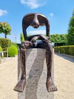 sculptuur, Abstract seated human - 50 cm - Brons