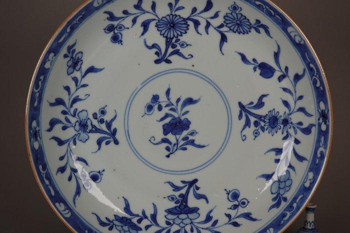 Yongzheng (1722-1735) - Bord - Large Blossoms and Floral, Antiek en Kunst, Antiek | Overige Antiek