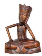 Balinees houtsnijwerk, zittende man in traditionele kleding, Antiek en Kunst