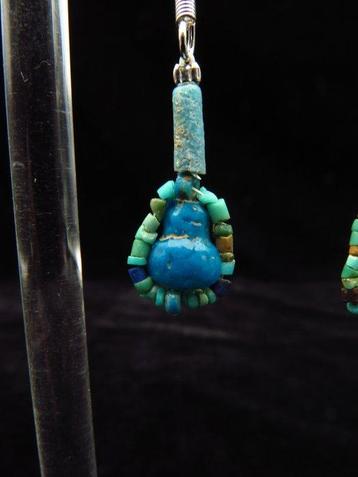 Oud-Egyptisch Oorbellen van turquoise en faience beschikbaar voor biedingen