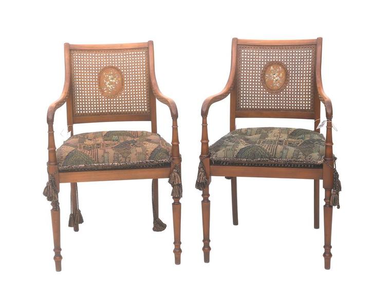 Twee houten eetkamerstoelen met armleuning, 20e eeuw, Huis en Inrichting, Stoelen, Gebruikt