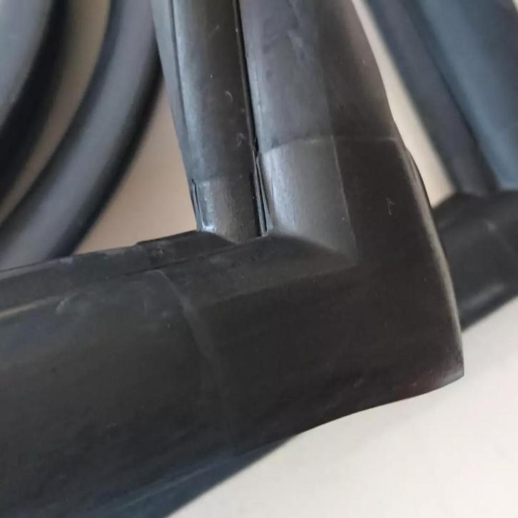 Voorruit Rubber HOOG Mercedes Dudo Dubbellucht 508 608 407, Auto-onderdelen, Ruiten en Toebehoren, Nieuw, Herkomst onderdeel bekend