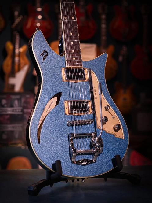 Duesenberg Double Cat Royal Blue Edition, Muziek en Instrumenten, Snaarinstrumenten | Gitaren | Elektrisch, Semi-solid body, Gebruikt