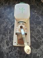 Pede ( Petwer Dienes) - Koffiemolen - hout, aardewerk,