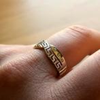 Bicolor gouden ring met meander patroon | Zirconia (witgoud), 18 tot 19, Gebruikt, Overige kleuren, Ophalen of Verzenden