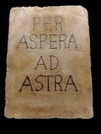sculptuur, Per Aspera Ad Astra - 24 cm - mineraal steen