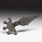 Vroeg-middeleeuws Brons Fibula - 158 mm, Antiek en Kunst