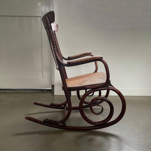 Thonet - Michael Thonet - Schommelstoel - model 221 - Hout,, Antiek en Kunst, Kunst | Designobjecten