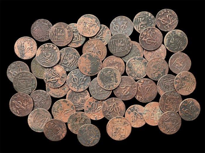 VOC duiten Nederland ( Vereenigde Oostindische Compagnie ) -, Postzegels en Munten, Munten | Nederland