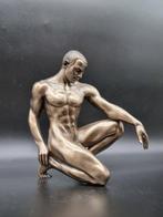 Beeld, Posing Man - Cold Bronze - 15 cm - Hars, Antiek en Kunst, Kunst | Designobjecten
