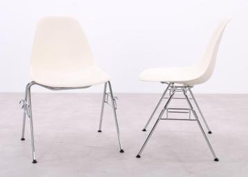 Vitra Eames Plastic Side Chair DSS stoel