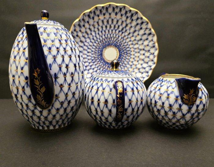 Lomonosov Imperial Porcelain Factory - S.Yakovleva -, Antiek en Kunst, Antiek | Meubels | Tafels