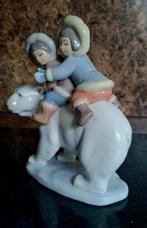 Lladró - Beeldje - Children on polar bear - Porselein, Antiek en Kunst