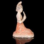 Oud Chinees, Tang-dynastie Aardewerken zittende figuur van
