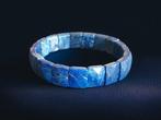 Armband van natuurlijke lapis-lazuli, bestrooid met pyriet.