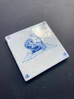 Tegel - Antieke Delfts blauwe Bijbelse tegel met een vrouw, Antiek en Kunst