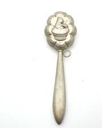Figuur - A chick coming out of an egg - .833 zilver