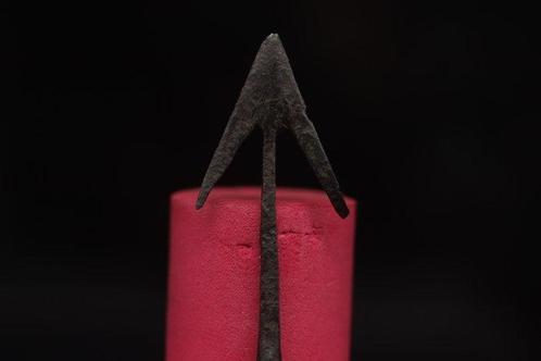Viking (Noords) Grote ijzeren gevleugelde militaire Pijlpunt, Antiek en Kunst, Antiek | Overige Antiek