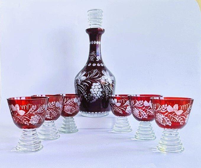 Egermann - Drinkset (7) - Egermann Boheems robijnrood glazen, Antiek en Kunst, Antiek | Meubels | Tafels