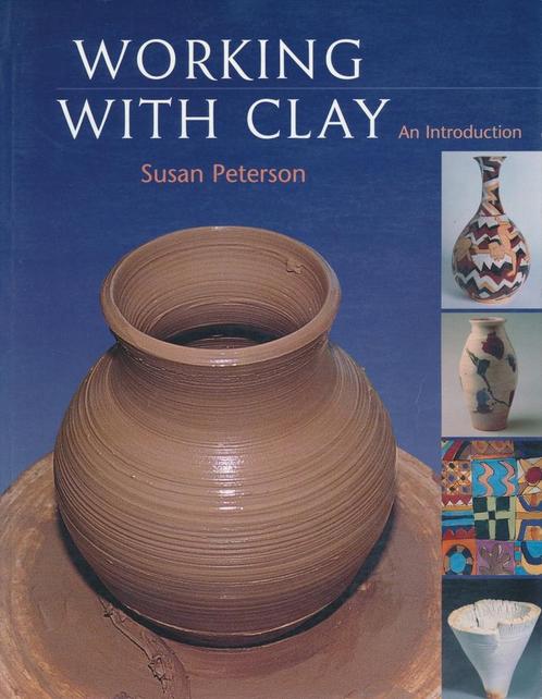 Working with Clay 9781856691376 Susan Peterson, Boeken, Overige Boeken, Gelezen, Verzenden