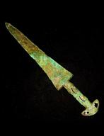 Luristan Brons Perzisch zwaard of grote dolk / Luristan in, Antiek en Kunst, Antiek | Overige Antiek